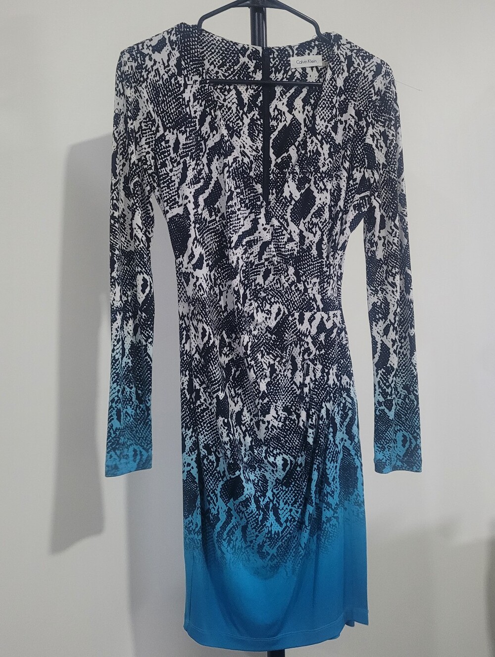 Calvin Klein Black, White and Blue Ombré Animal-Print Long-Sleeve Dress Sz 2
